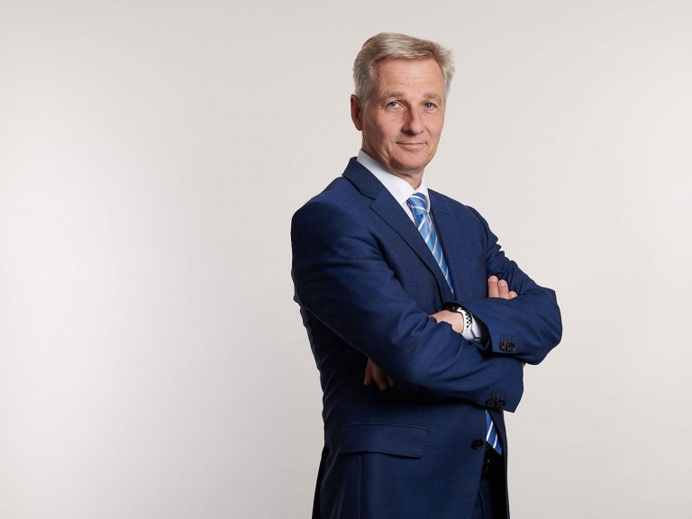 Rechtsanwalt für Immobilienrecht, insbesondere: Immobilientransaktionen einschließlich rechtlicher Due Diligence, privates Bau- und Architektenrecht, gewerbliches Mietrecht, Maklerrecht, Handelsrech: Clais Baron v. Mirbach